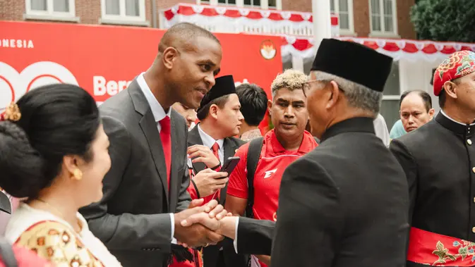 foto:-momen-pelatih-timnas-indonesia,-patrick-kluivert-ikut-upacara-bendera-hut-ri-ke-80