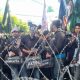 demo-tolak-kenaikan-pbb,-massa-jebol-pintu-pagar-kantor-bupati-bone