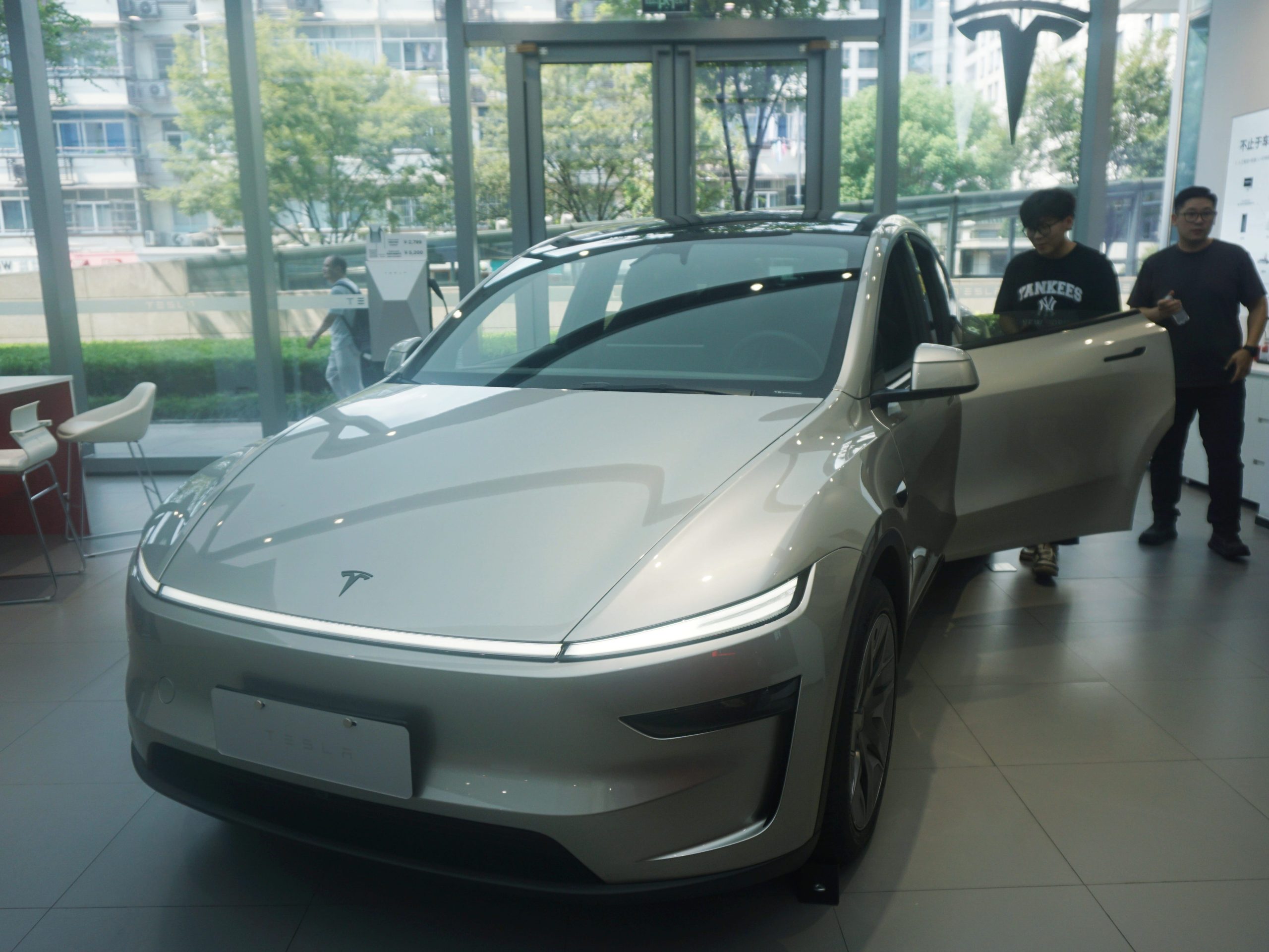 elon-musk-mengatakan-model-enam-kursi-baru-tesla-mungkin-tidak-akan-pernah-datang-ke-as