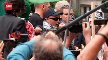 video:-mo-chara-kneecap-hadiri-sidang,-serukan-free-palestine