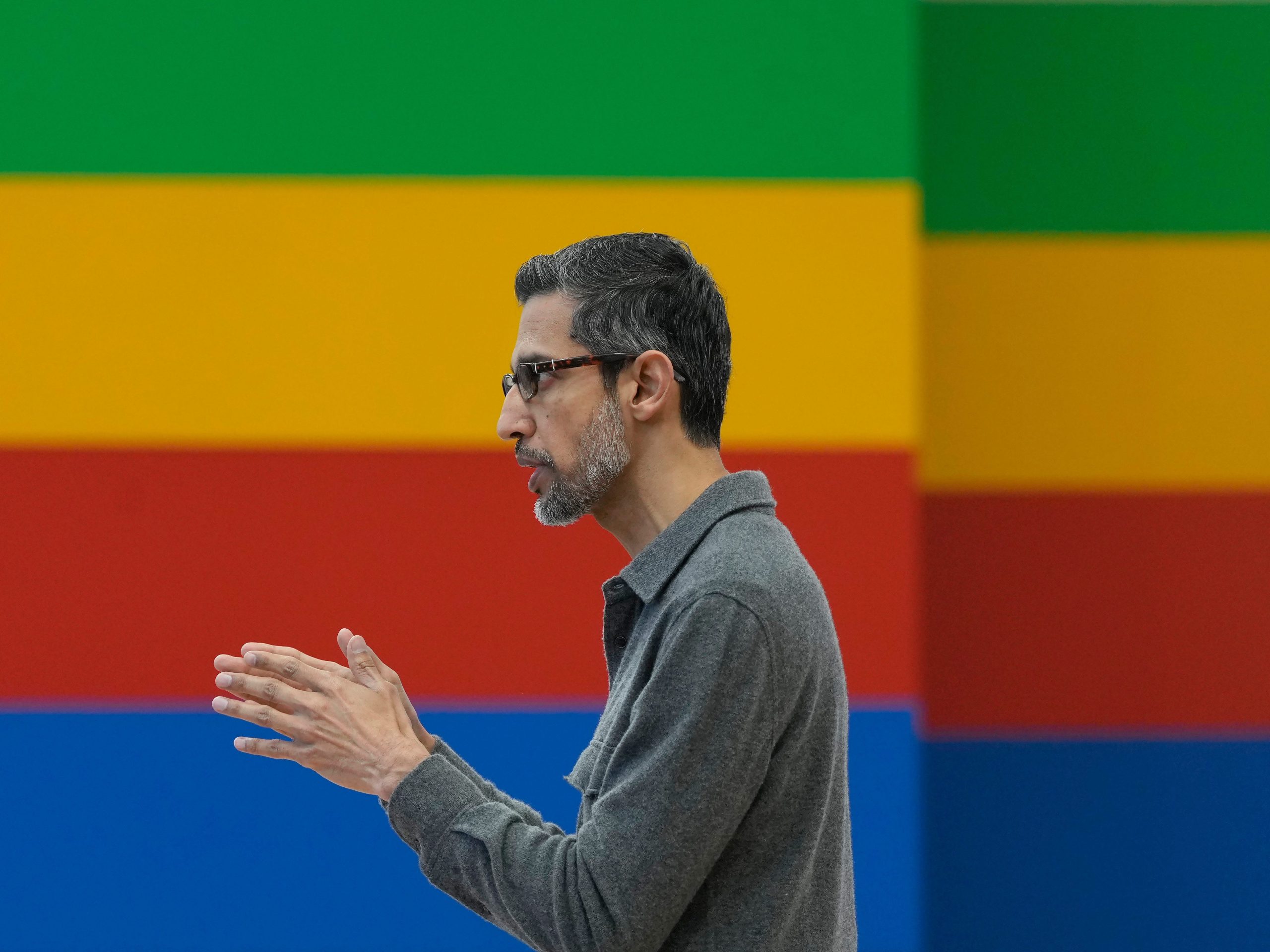 perlombaan-ai-menyala-google-membutuhkan-insinyurnya-untuk-mengikuti-pesaing.