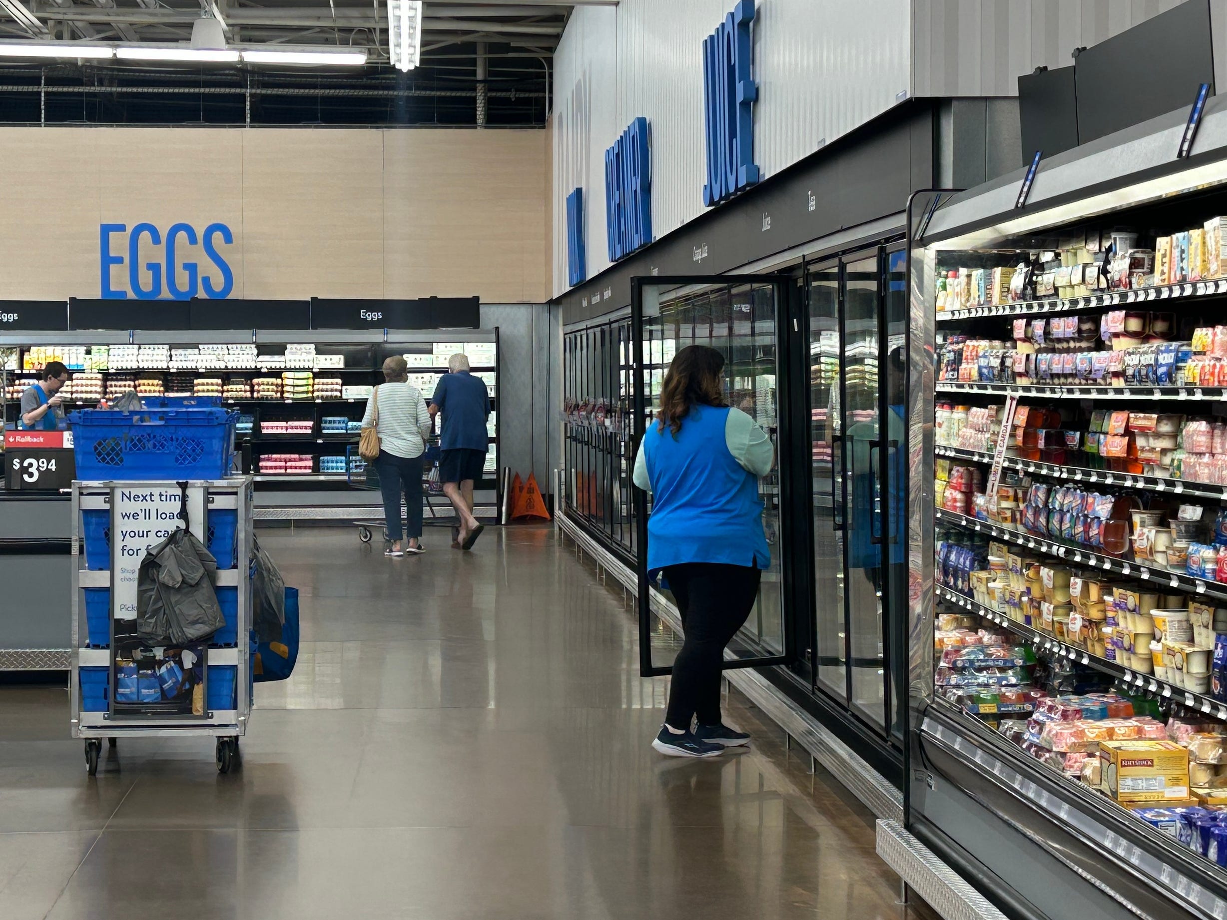 walmart-mengatakan-lebih-banyak-kenaikan-harga-yang-digerakkan-tarif-akan-datang-tahun-ini