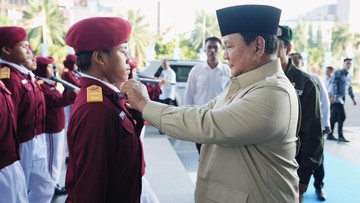 prabowo-akui-lihat-harapan-masa-depan-indonesia-lewat-sekolah-rakyat