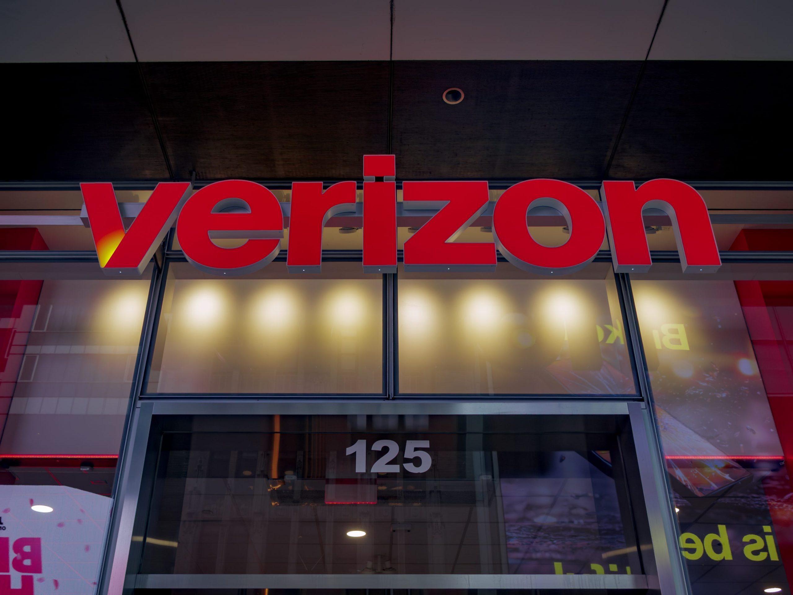 gaji-verizon-terungkap:-berapa-banyak-raksasa-telekomunikasi-yang-membayar-manajer-program,-pengembang-perangkat-lunak,-dan-pekerja-teknologi-lainnya