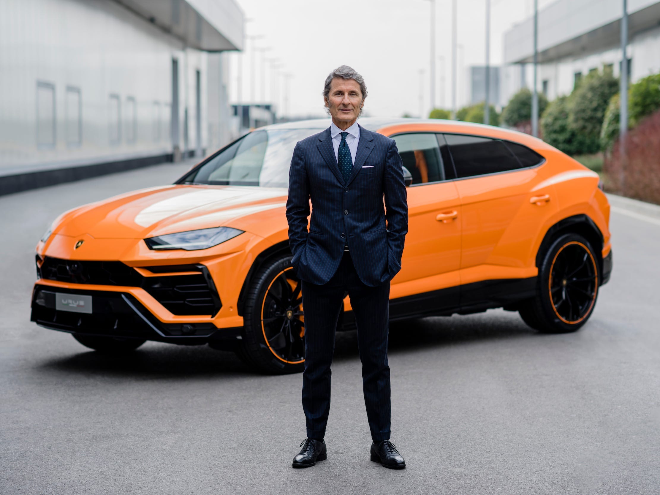 ceo-lamborghini-mengatakan-konsumen-menunda-membeli-mobil-kelas-atas-karena-tarif