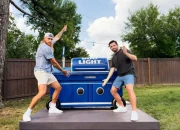 Bud Light Touts Machine Tailgating Utama dengan Infomersial Gaya 90-an