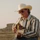 zach-top-memperluas-gaya-country-klasiknya-di-album-baru:-‘i’m-around-here-to-stay’