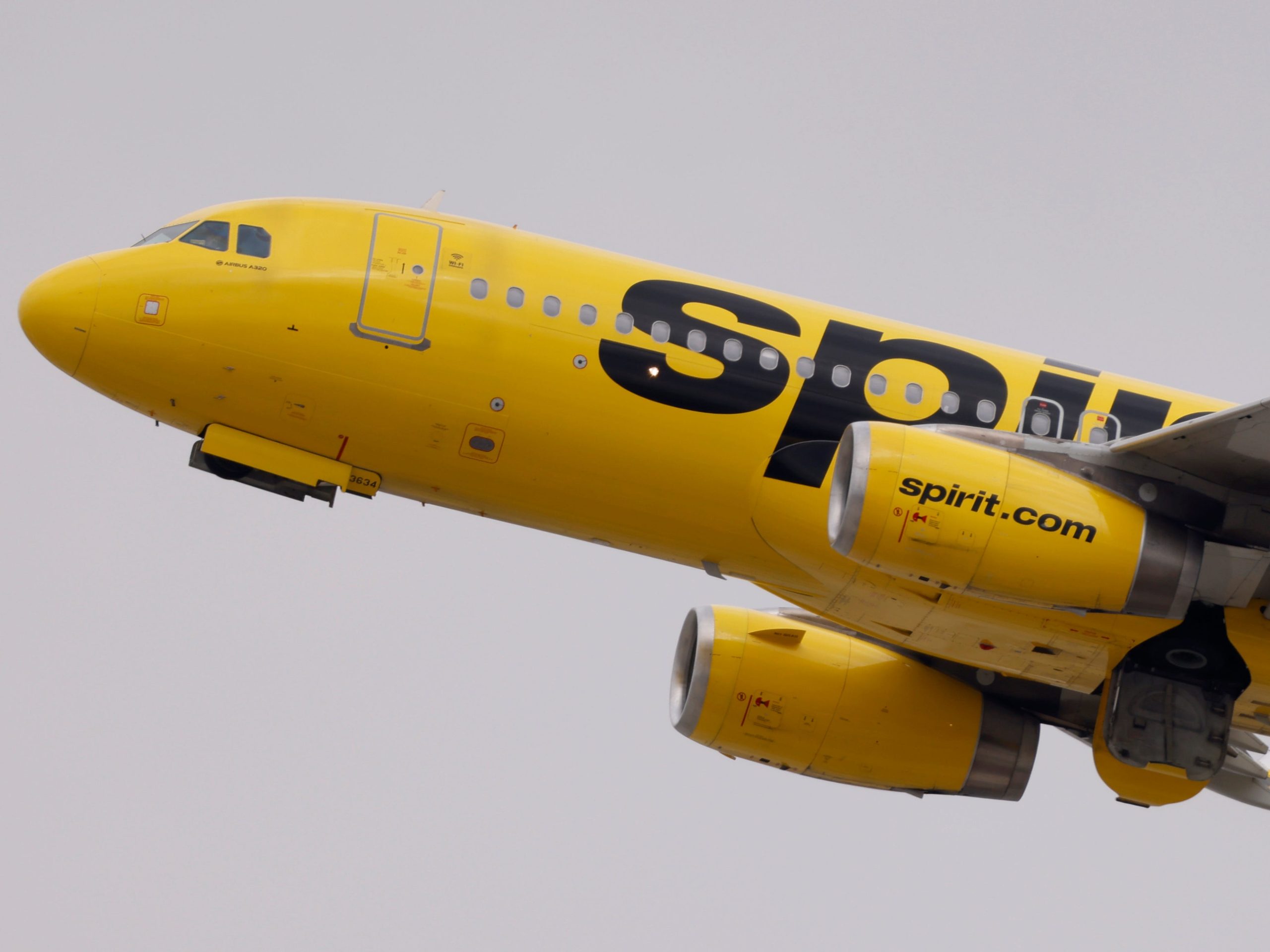 eksekutif-spirit-airlines-mendapatkan-jutaan-dalam-bonus-setelah-setuju-untuk-tetap-melewati-kebangkrutan-ke-2-dalam-setahun