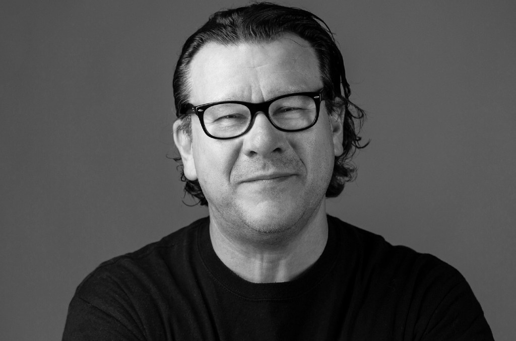 ceo-warner-music-uk-tony-harlow-mengumumkan-keluar-‘bittersweet’