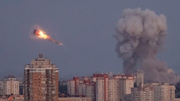 rusia-gempur-ibu-kota-ukraina,-gedung-pemerintah-apartemen-terbakar