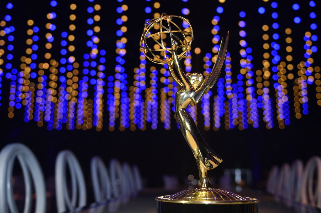 julie-andrews-menang-&-hampir-membuat-rekor-pada-malam-1-tahun-2025-creative-arts-emmy