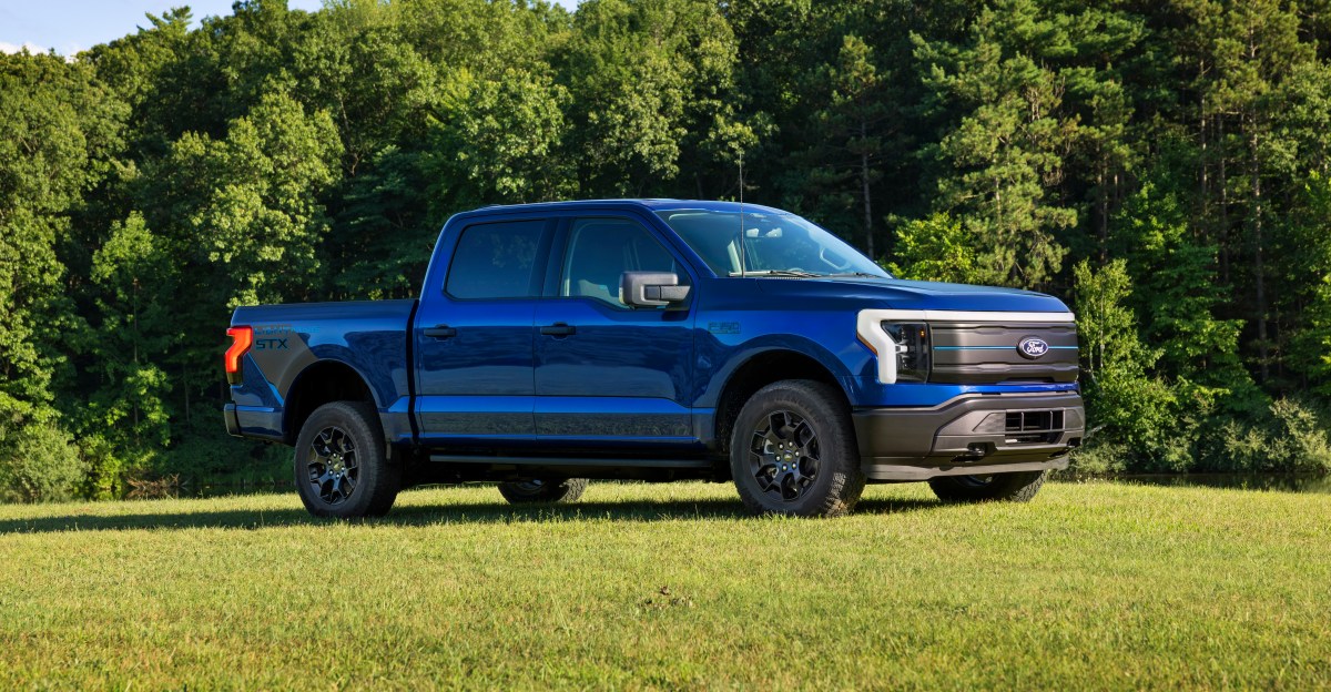 ford-memperkenalkan-f-150-lightning-stx-untuk-mengganti-trim-xlt