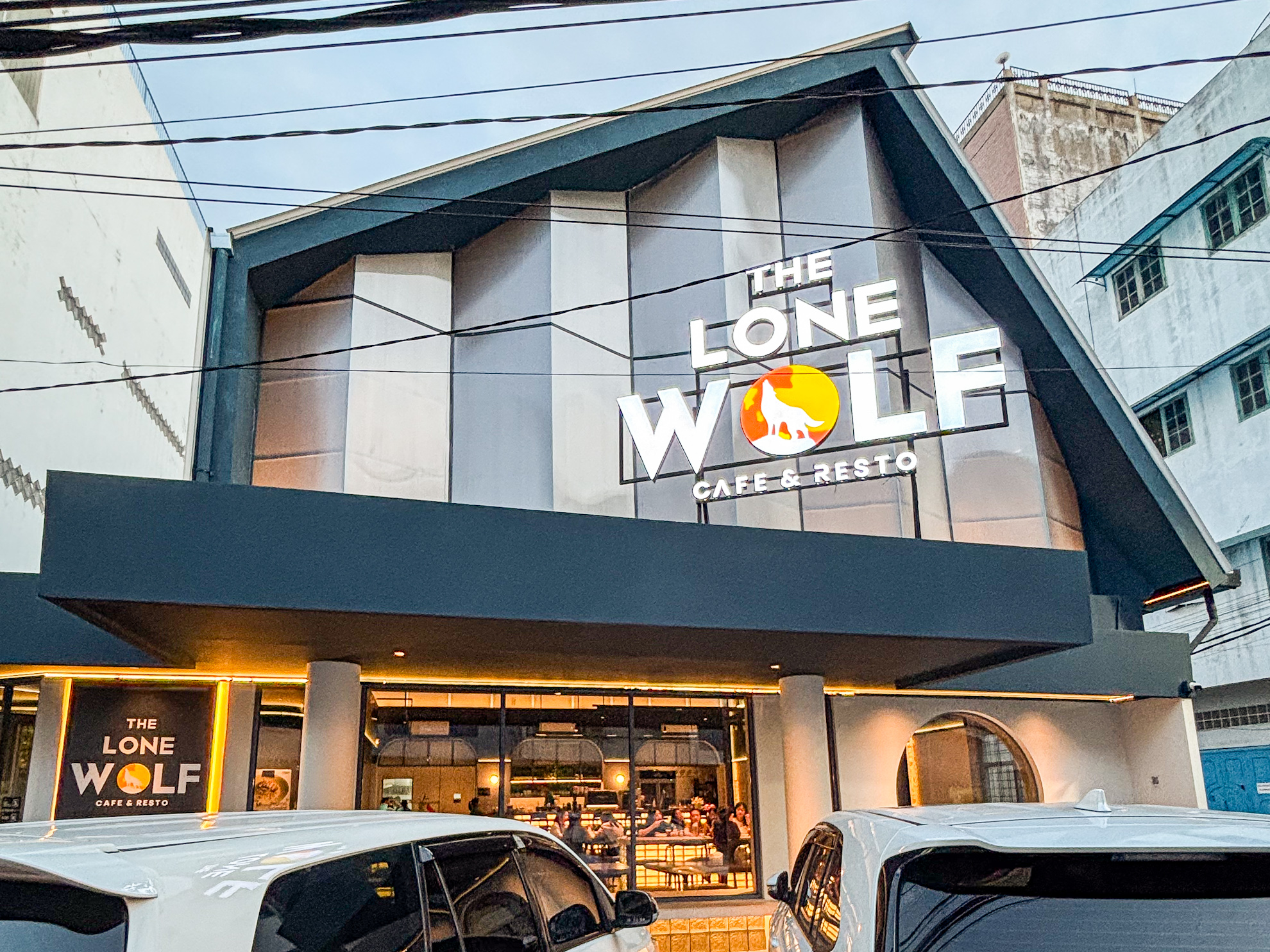 the-lone-wolf-cafe-&-resto-medan:-cafe-baru-dengan-konsep-unik-dan-menu-menarik