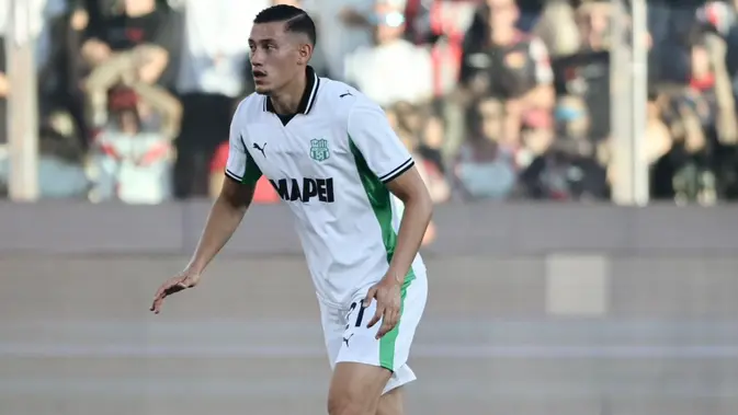fans-sassuolo-kesengsem-permainan-jay-idzes:-bikin-adem-di-jantung-pertahanan