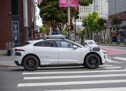 Waymo meluncurkan robotaxis dengan saingan Uber Lyft