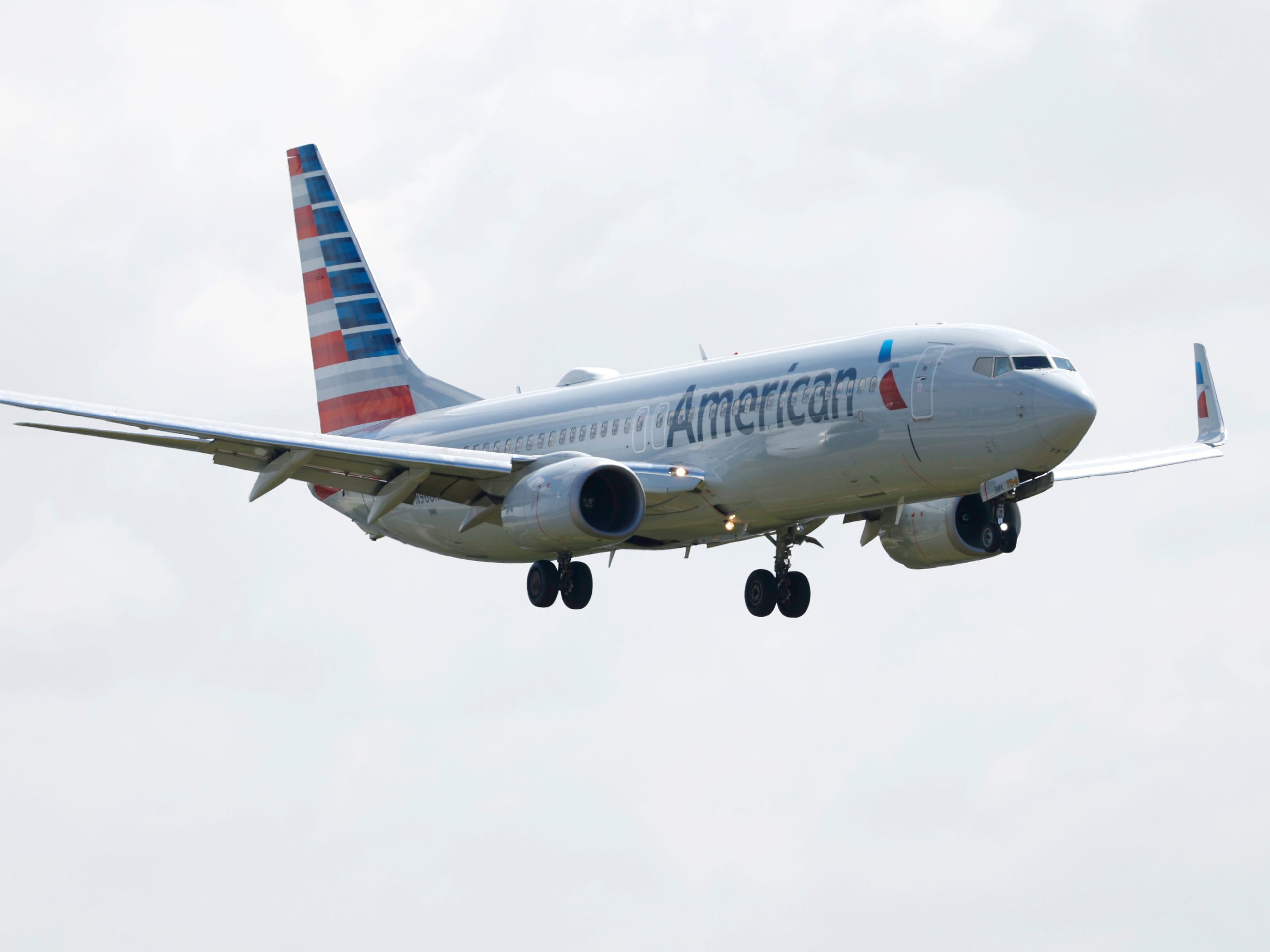 american-airlines-digugat-oleh-16-penumpang-atas-denver-engine-fire
