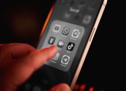 Mengurangi gangguan dengan mengatur skala iPhone ke abu -abu saat Anda di rumah