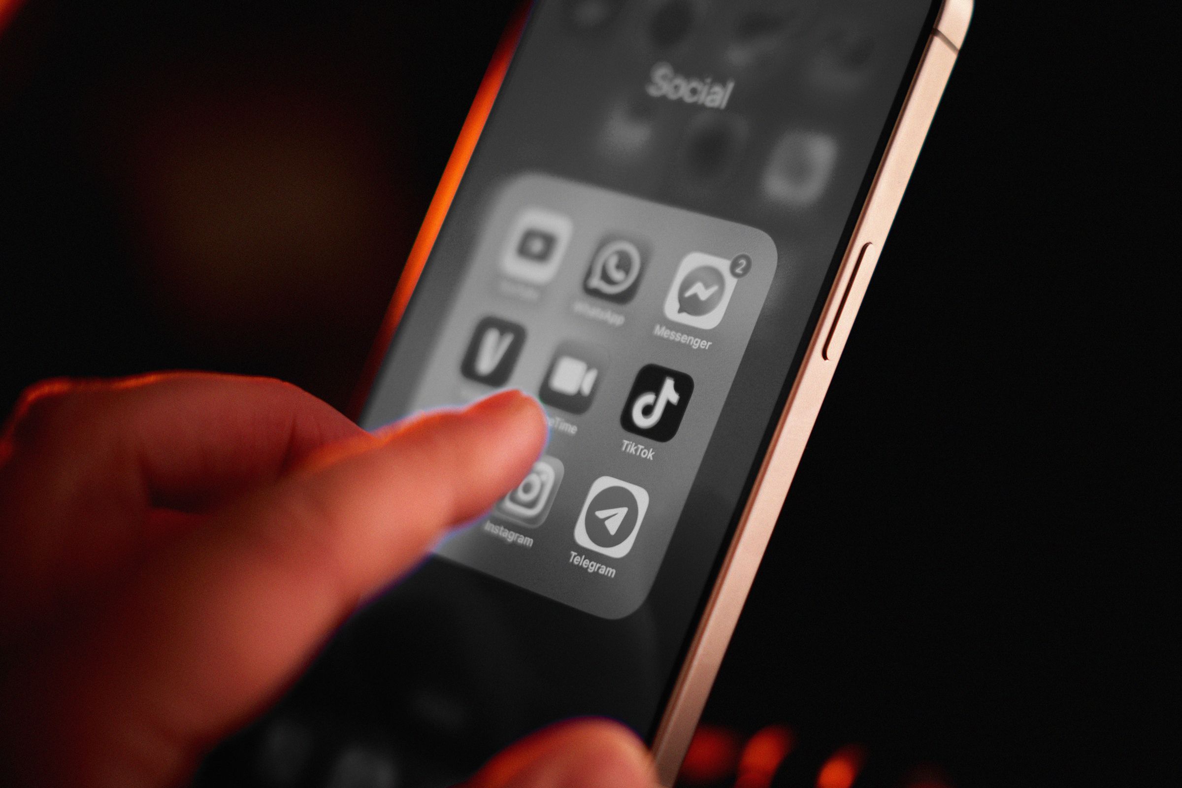 mengurangi-gangguan-dengan-mengatur-skala-iphone-ke-abu-abu-saat-anda-di-rumah