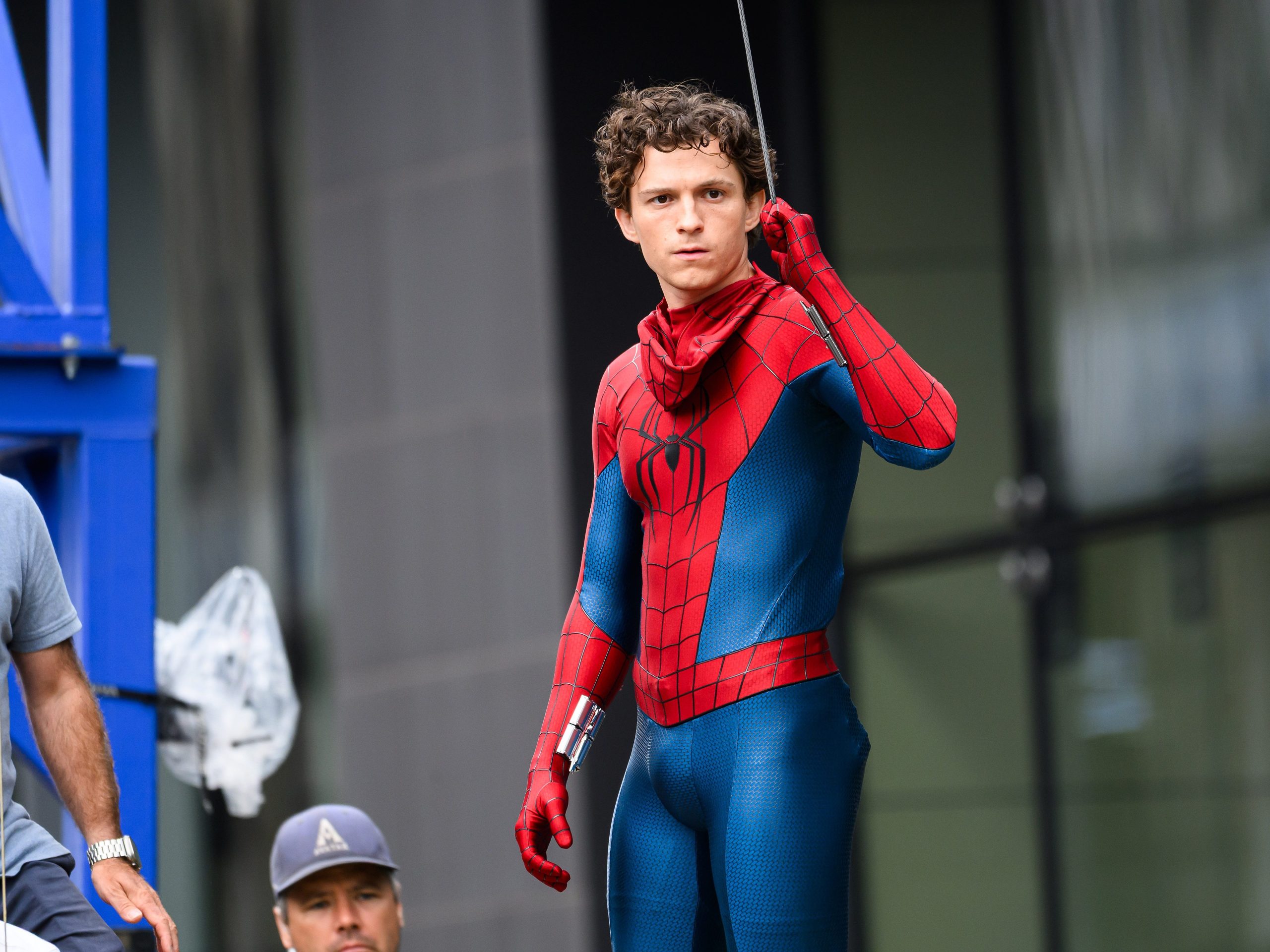 tom-holland-terluka-setelah-aksi-salah-di-lokasi-syuting-‘spider-man:-brand-new-day,’-kata-laporan