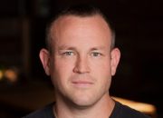 Posisi Musik mempromosikan Mark Chipello ke Presiden