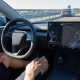 tesla-mendesak-pengemudi-mengantuk-untuk-menggunakan-‘self-driving-penuh’.-itu-bisa-sangat-salah