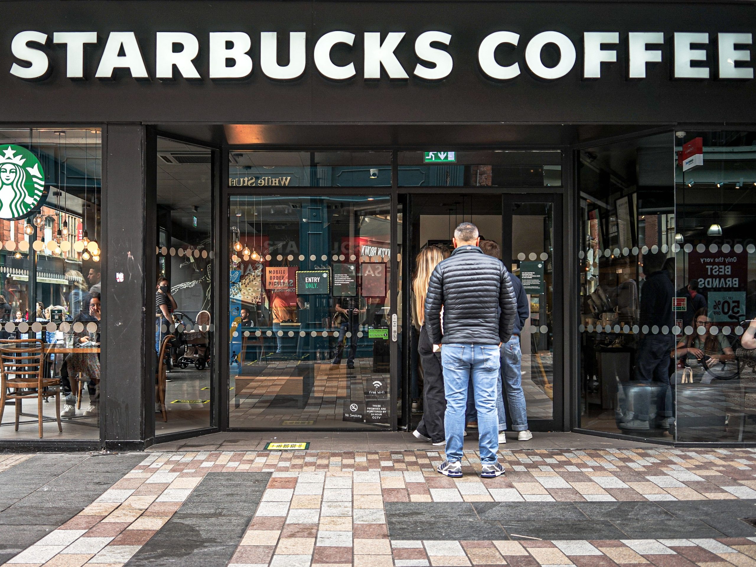 starbucks-menutup-lebih-dari-100-toko-amerika-utara-&-mdash;-&-nbsp;-berikut-adalah-lokasi-yang-kita-ketahui-sejauh-ini