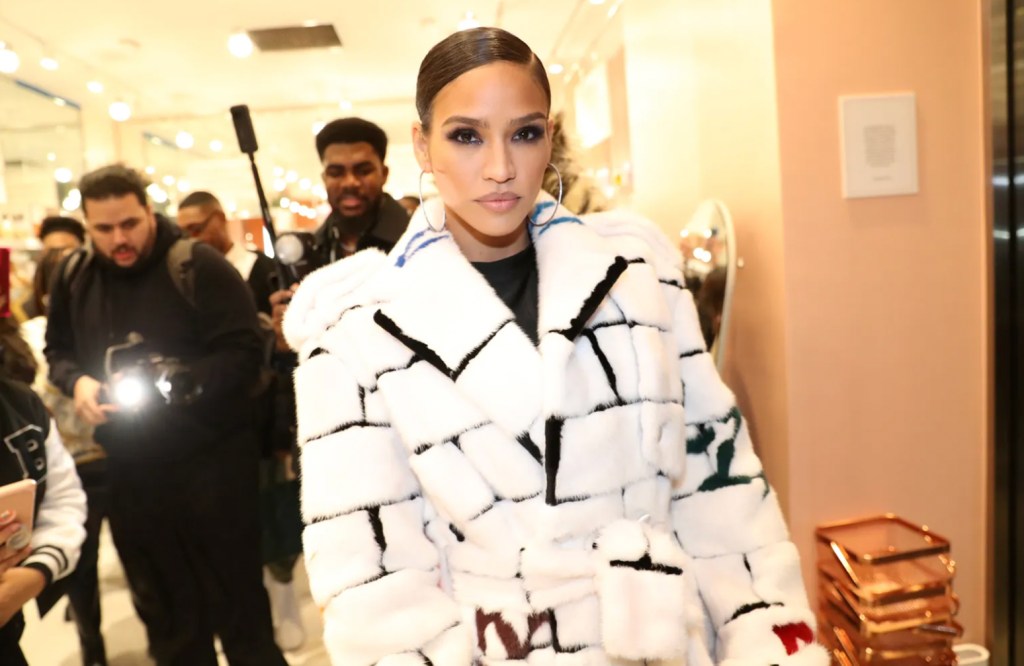 cassie-menulis-surat-kepada-hakim-diddy-sebelum-hukumannya.-baca-semuanya-di-sini