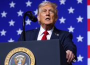Trump mengumumkan situs web pembelian obat ‘trumprx’ bersama CEO Pfizer