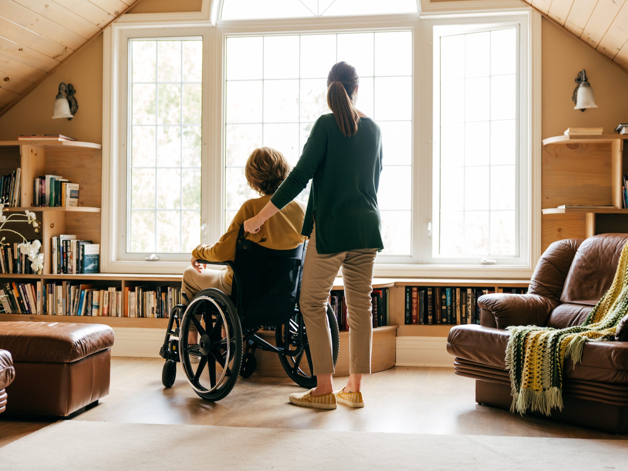 adik-saya-menyerah-kariernya-untuk-merawat-orang-tua-kami-itu-membuatku-merasa-bersalah.