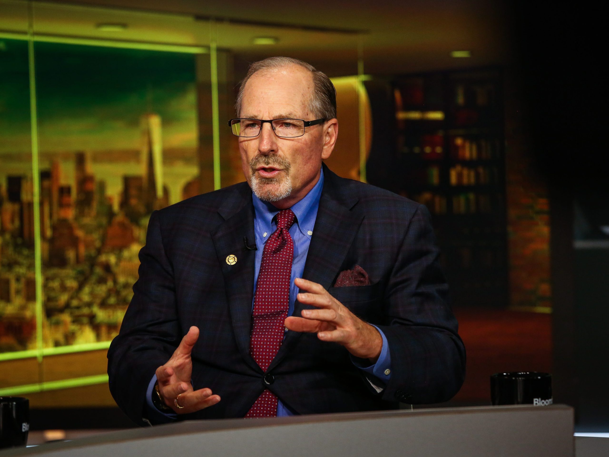 orang-orang-mengejar-stok-ai-seperti-‘anjing-mengejar-mobil’-&-mdash;-dan-kecelakaan-terlihat-pasti,-kata-investor-veteran-bill-smead