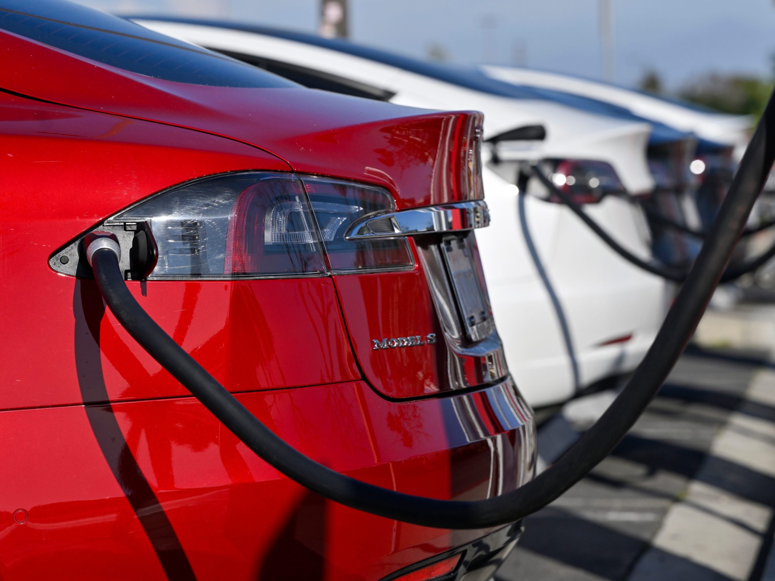 menyewa-tesla-menjadi-lebih-mahal