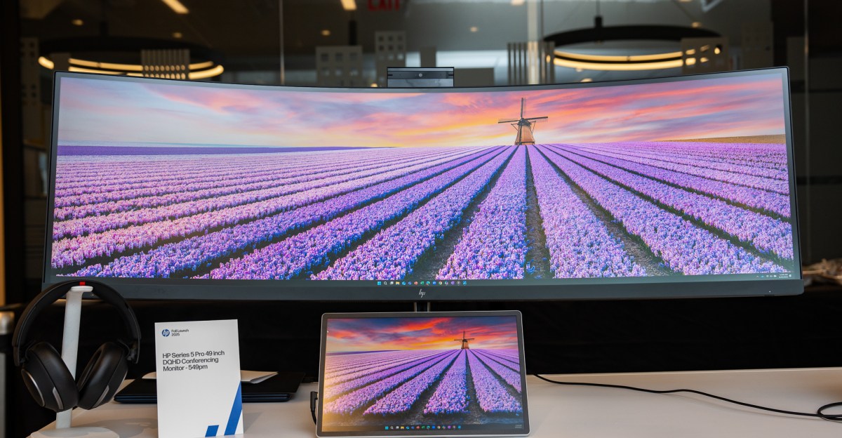monitor-ultrawide-melengkung-49-inci-hp-memiliki-webcam-pop-up