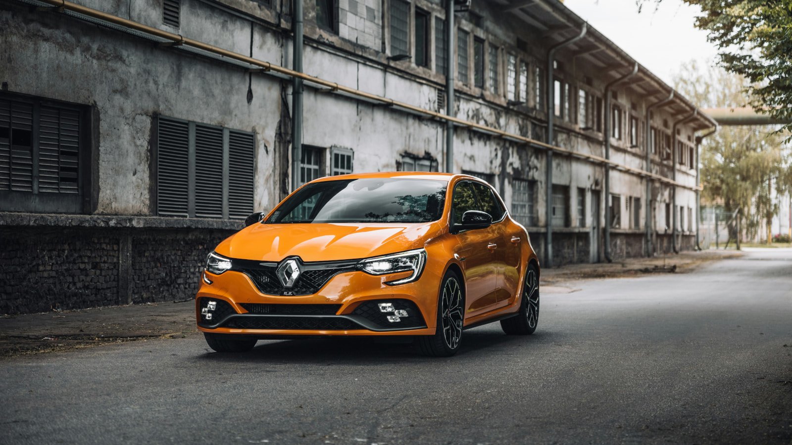 renault-dan-dacia-uk-memperingatkan-pelanggan-yang-berdampak-pada-pelanggan
