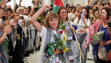 foto:-momen-greta-thunberg-cs-tiba-di-yunani-usai-dideportasi-israel