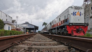 7-jalur-kereta-api-terindah-di-indonesia,-panorama-laut-hingga-lembah