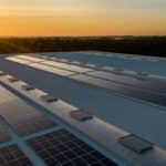 bagaimana-layar-rol-surya-otomatis-meningkatkan-kenyamanan-luar-ruangan?