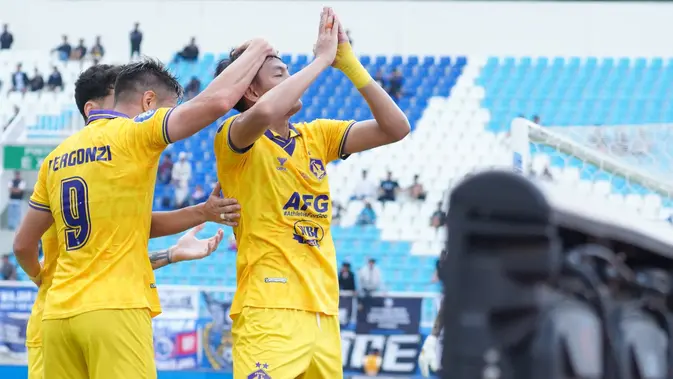 3-macan-senior-berebut-jatah-bek-kanan-persik:-tua-tua-keladi,-tapi-masih-bertaji