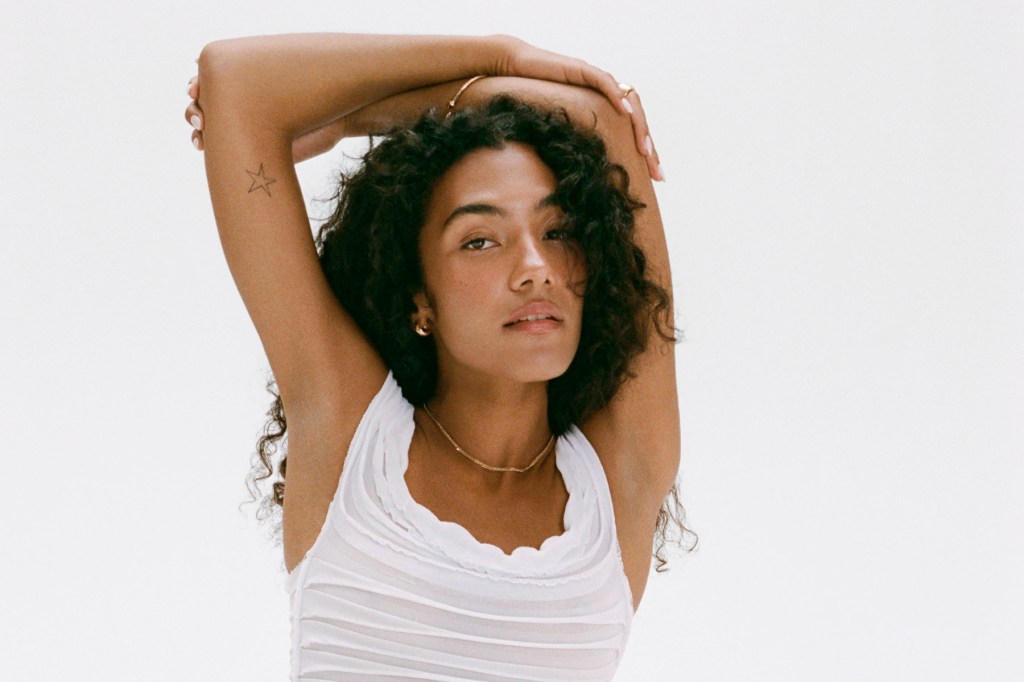 ‘the-art-of-loving’-karya-olivia-dean-membuat-debut-10-besar-di-enam-tangga-album-billboard