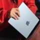 macbook-air-dalam-warna-sky-blue-kembali-turun-menjadi-$999-di-amazon