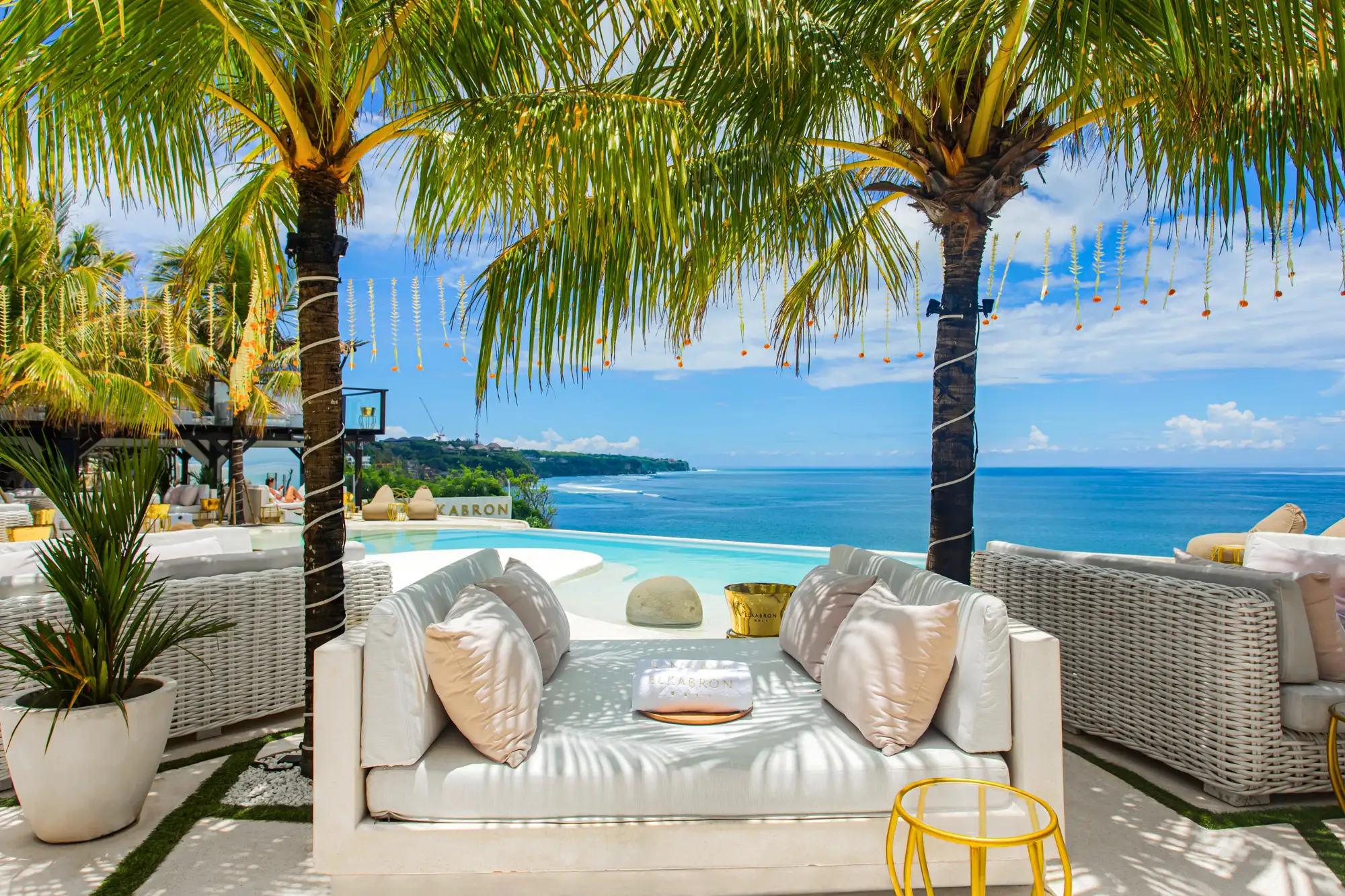 6-cliff-club-di-bali-yang-nuansanya-instagrammable