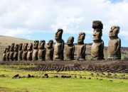 Patung Moai di Pulau Paskah Mungkin Telah Berjalan ke Tempat Mereka Sekarang Berdiri