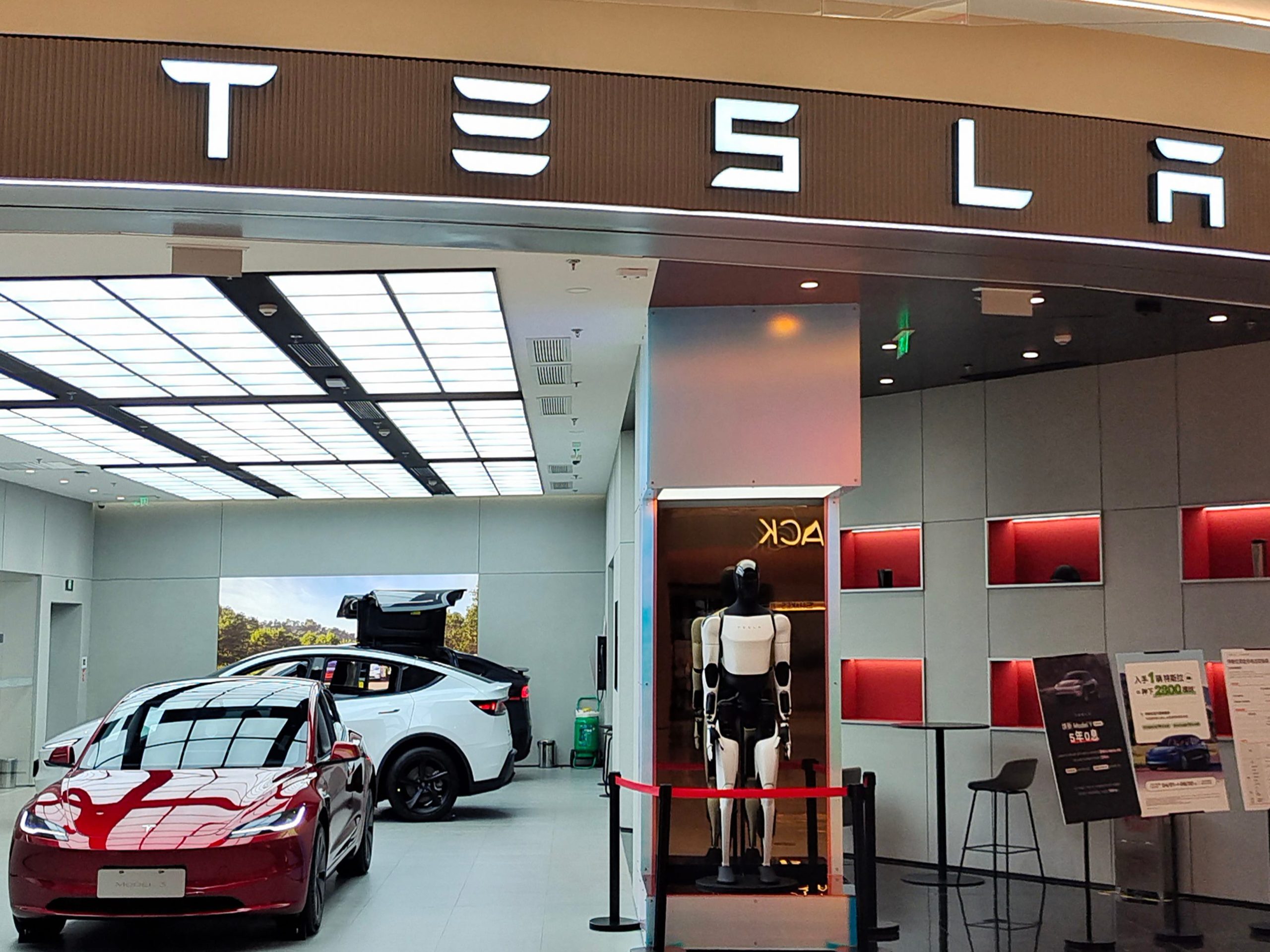 pembaruan-pendapatan-tesla:-investor-menuju-hasil-q3-dengan-saham-naik-10%-pada-tahun-2025