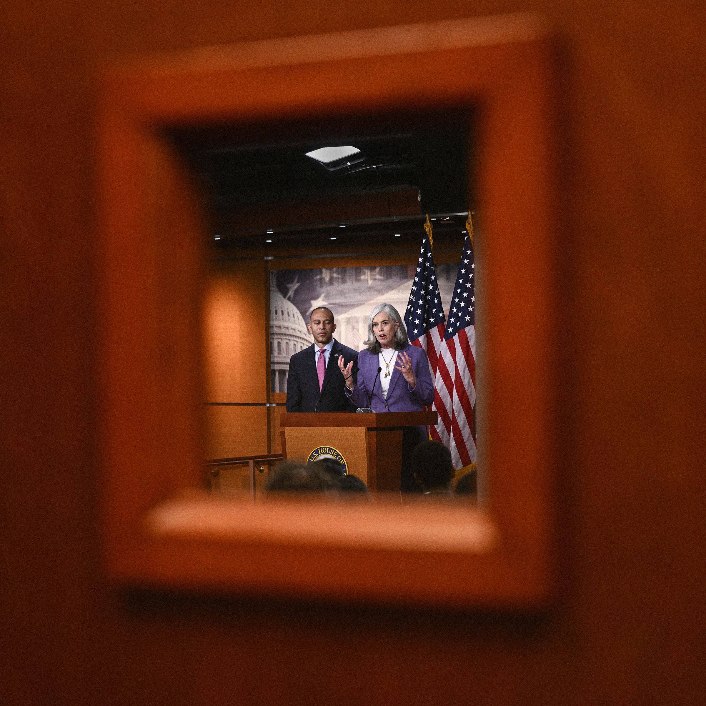 ratusan-orang-dengan-izin-‘sangat-rahasia’-diungkap-oleh-situs-web-partai-demokrat