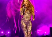 Bagaimana Shakira Mengalahkan Dirinya Dengan Tur Stadion Bersejarahnya di Tahun 2025