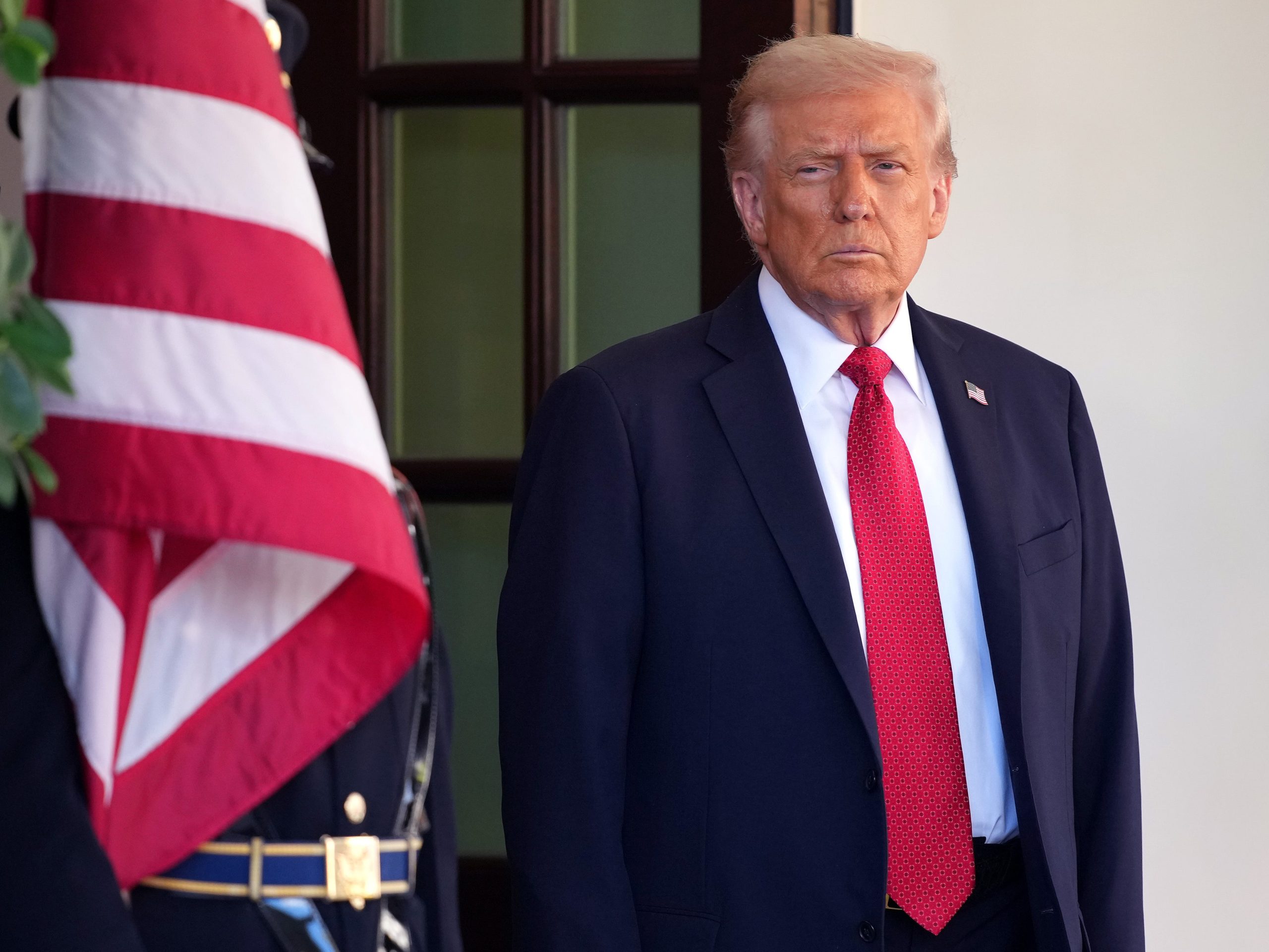 trump-secara-resmi-membatasi-program-pengampunan-pinjaman-mahasiswa-yang-besar,-menghalangi-keringanan-bagi-beberapa-pegawai-negeri