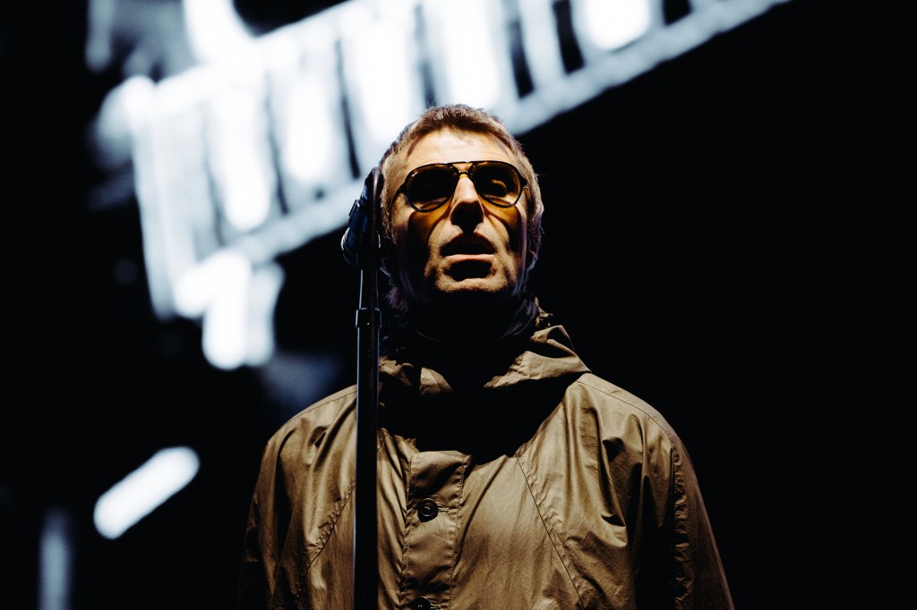 liam-gallagher-meledak-setelah-flare-menghantam-penonton-di-pertunjukan-oasis-di-melbourne