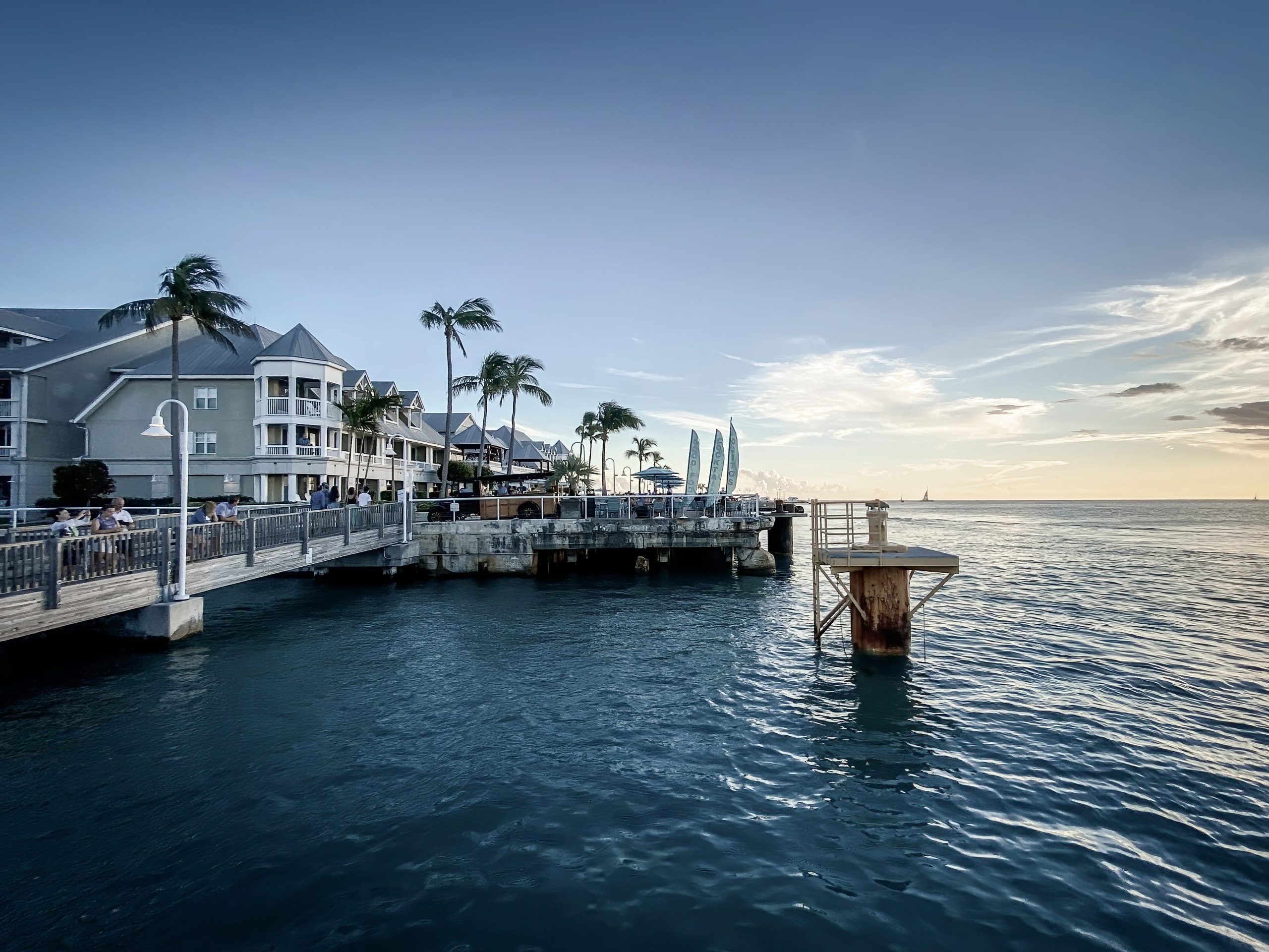 tempat-liburan-favorit-saya-adalah-kota-pulau-di-florida-saya-sangat-menyukainya-sehingga-saya-berharap-untuk-pindah-ke-sana-setelah-saya-menjadi-penghuni-kosong.
