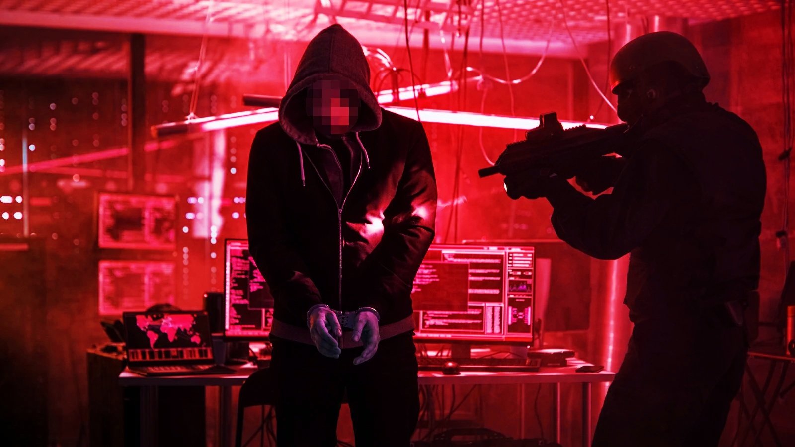 polisi-menangkap-tersangka-yang-terkait-dengan-jaringan-penipuan-kripto-senilai-e600-juta