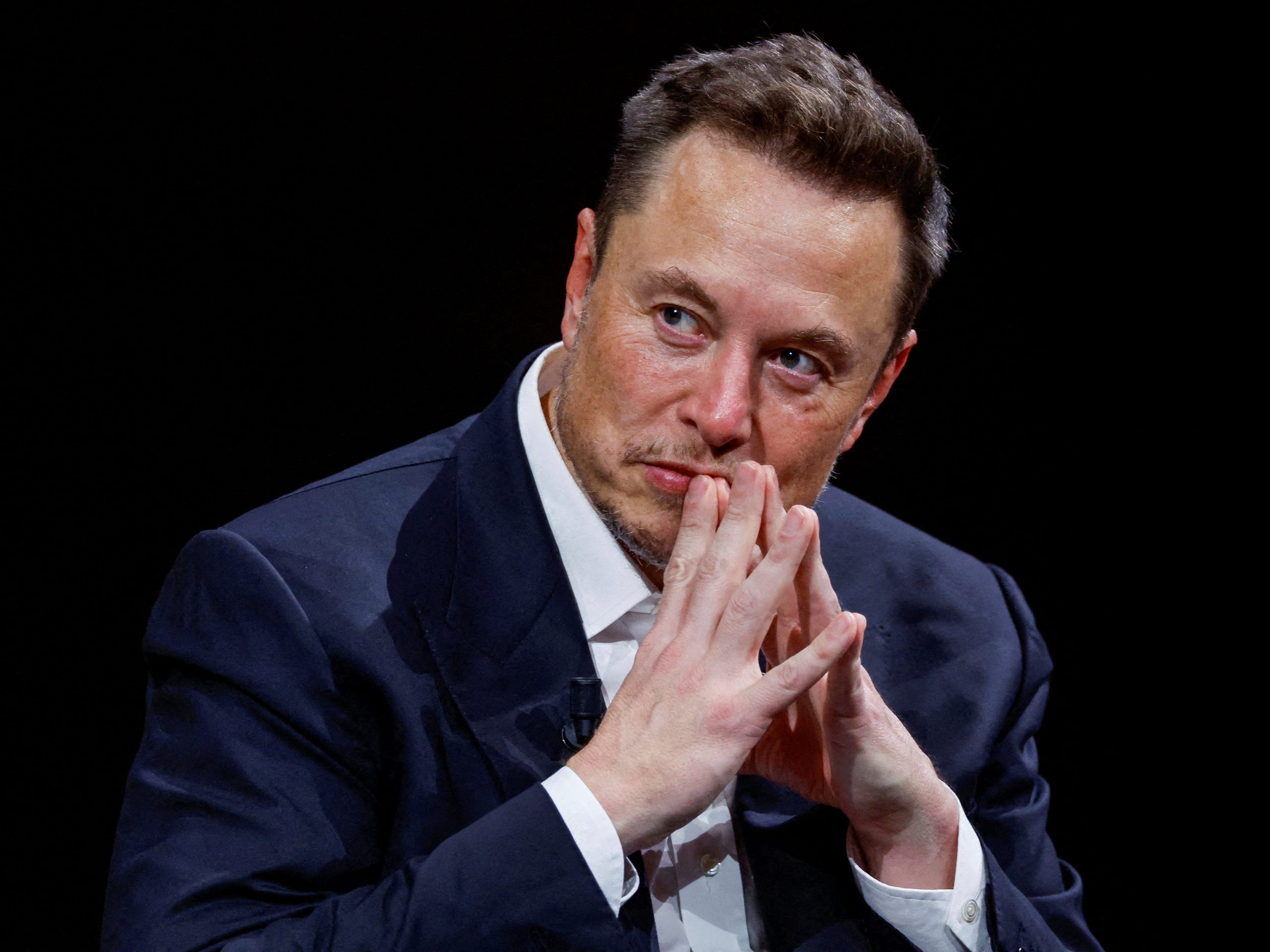 elon-musk-mengatakan-‘tsunami-supersonik’-ai-akan-menghilangkan-pekerjaan-di-meja-‘dengan-sangat-cepat’