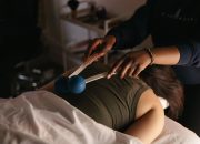 Pemeriksaan Kutu, Kerajinan Tangan, dan Disentuh oleh Orang Asing: Di Dalam Spa ASMR Role-Playing